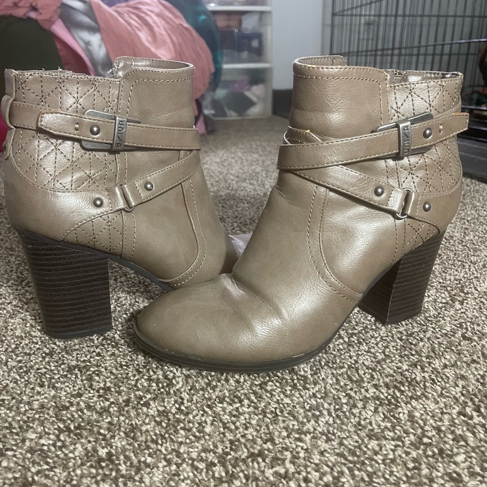 High heel boots